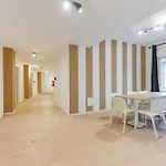 8 Per Gruppi E Viaggiatori - Stazione *