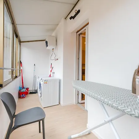 8 Per Gruppi E Viaggiatori - Stazione