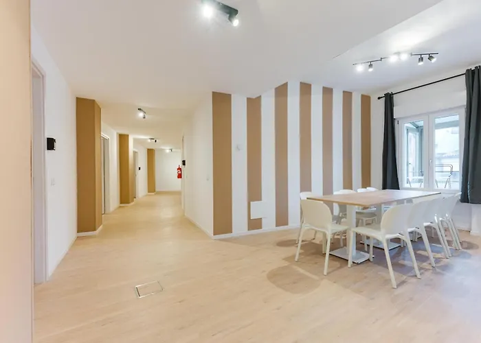 8 Per Gruppi E Viaggiatori - Stazione *