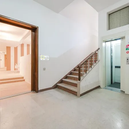 8 Per Gruppi E Viaggiatori - Stazione